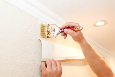 Pose de papier peint à la Foye-Monjault — revêtements muraux et toiles de verre